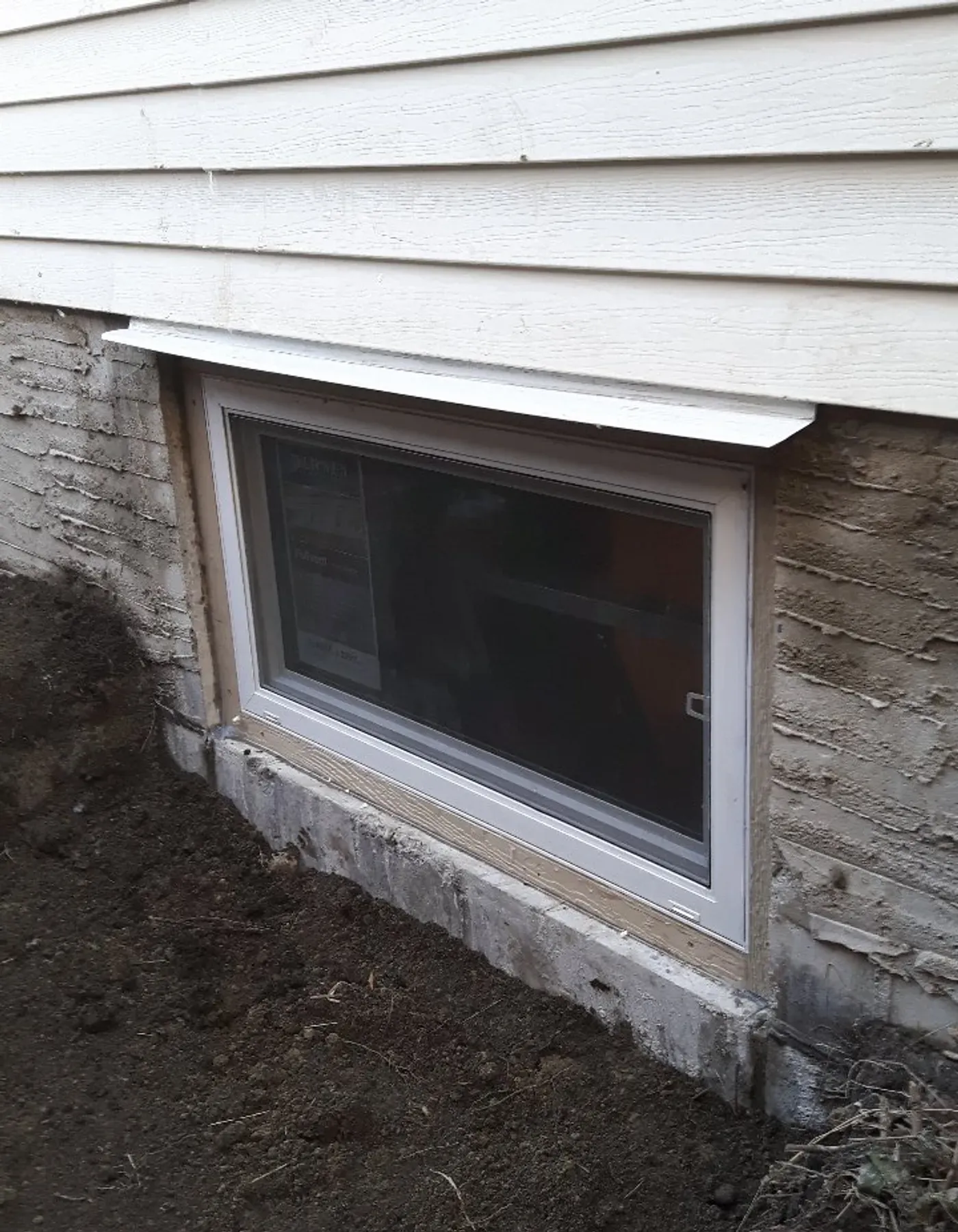 Hopper window for egress